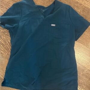Figs size medium scrub top